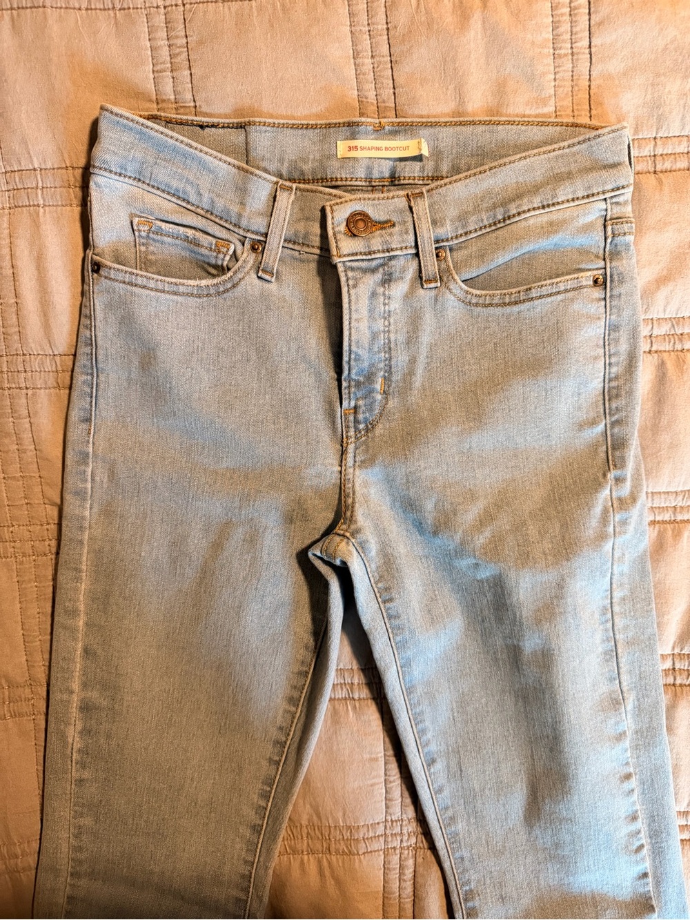 Levi's Women’s Light Blue Boot Cut Jeans - Picture 2 of 3